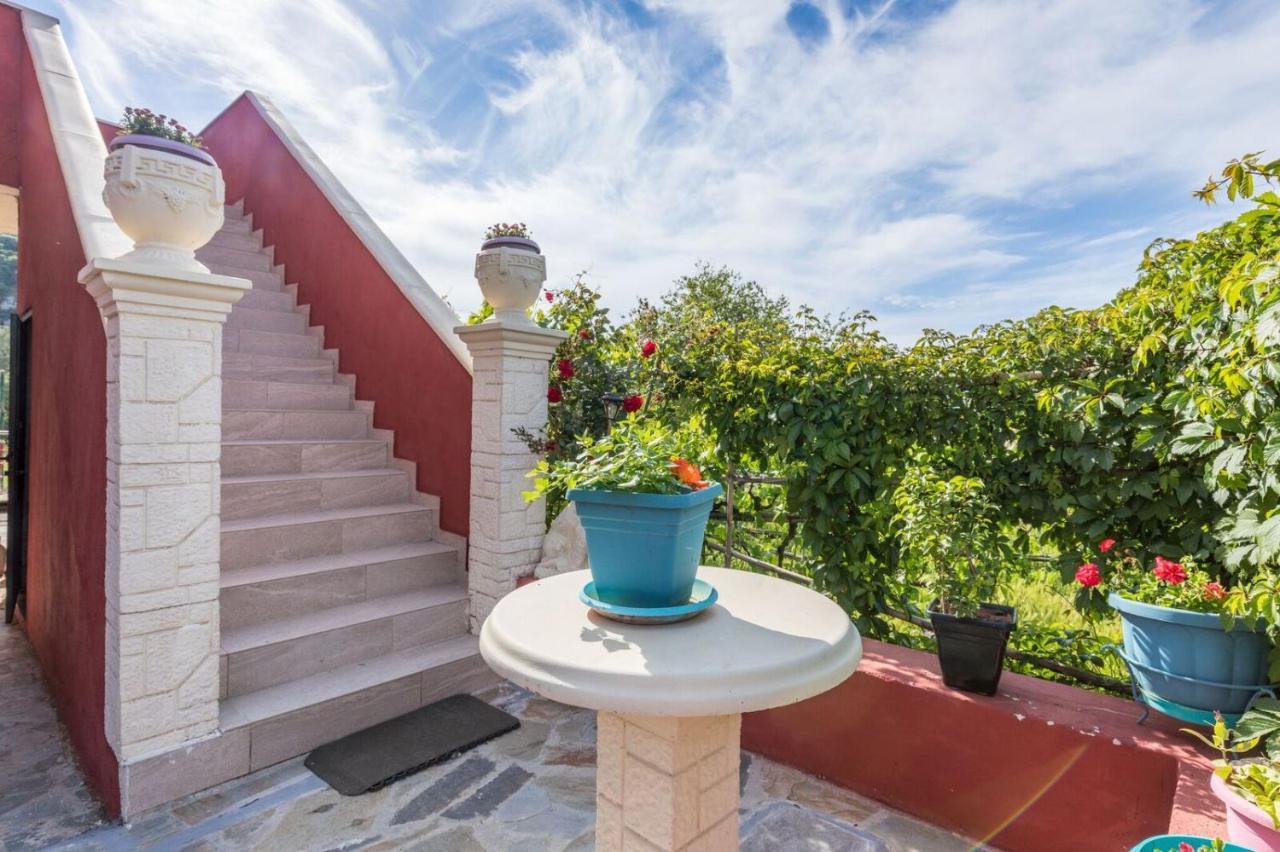 Malotu Resort Sinarádes エクステリア 写真